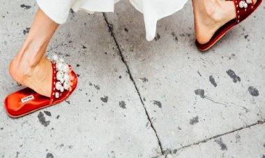 Νέα Τάση: Πέρλες!! Πέρλες στα παπούτσια και τα αξεσουάρ μας!!