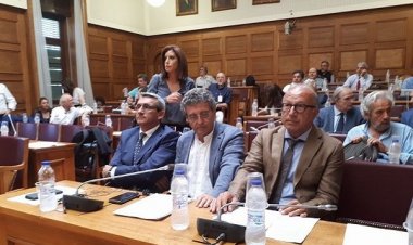 Στη Βουλή ο Γιώργος Λεονταρίτης για τη δημιουργία μόνιμων κινηματογραφικών studios του HOLLYWOOD στη Σύρο