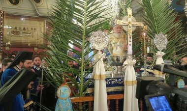 Ηλιόλουστη, φωτόλουστη και περίλαμπρη η Ερμουπόλη εόρτασε τα Θεοφάνεια