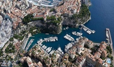 Tanta Mykonos Tanta Monaco  -  Η Αννα Καμμή καταγγέλει τον Μίλτο Ατζαμόγλου για καθεστωτική αλαζονεία