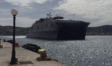 Στη Σύρο αγκυροβόλησε το ταχύπλοο του Αμερικανικού Ναυτικού CarsonCity-  Ευχαριστίες Πάιατ προς Χατζημάρκο για τη στήριξή του