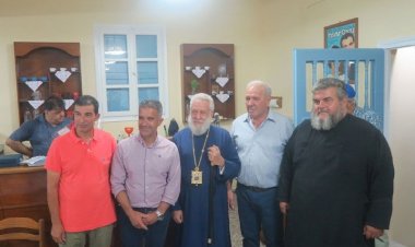 Ο Σεβασμιώτατος Δωρόθεος Β' στα εγκαίνια των νέων γραφείων του "Συλλόγου Φίλων Στέλιου Καζαντζίδη"