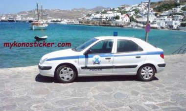 Πέντε συλλήψεις για υποκλοπή μεταφορικού έργου και άγρα πελατών σε Μύκονο και Θήρα