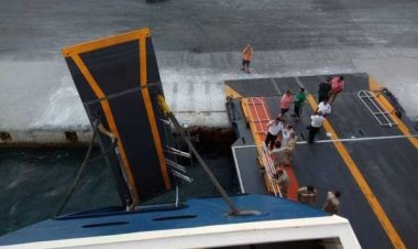 Πρόσκρουση του πλοίου “Blue Star Paros” στο λιμάνι της Σύρου