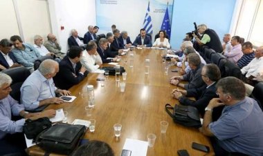 Στήριξη των δήμων με επιστημονικό προσωπικό και με νέο χρηματοδοτικό πρόγραμμα, υποσχέθηκε ο Αλ. Χαρίτσης