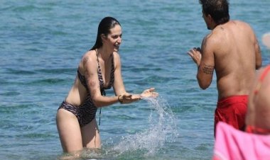 Στην Μύκονο η Εύα Λάσκαρη με τον σύζυγό της, απολαμβάνει τις χαρές της θάλασσας!!