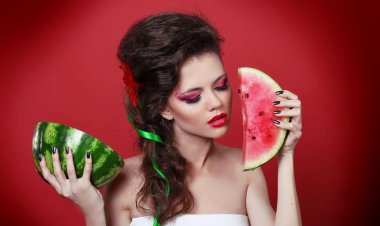 Δροσερό, λαμπερό, απαλό δέρμα με καρπούζι!! 4 super tips!!