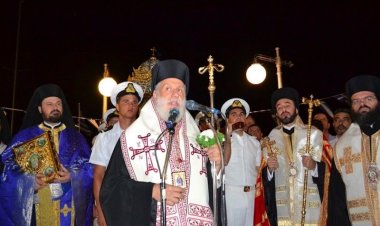 Χιλιάδες λαού στη λιτάνευση της Αγίας Εικόνος της Μεγαλόχαρης