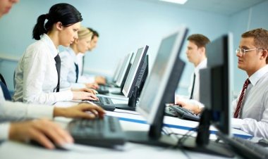 Ξηλώνεται ο «Καλλικράτης»... χιλιάδες συμβασιούχοι στους Δήμους γίνονται αορίστου χρόνου