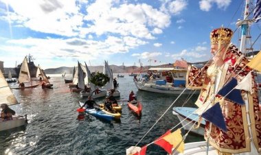 Υπό τα όμματα του Ναυμάχου Ανδρέα Μιαούλη και με την ευλογία του Αγίου Νικολάου εόρτασε ηλιόεσσα η ναυκρατούσα Ερμούπολη