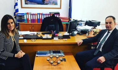 Εποικοδομητικές συναντήσεις με Βρούτση και Πλακιωτάκη πραγματοποίησε η Επαρχος Θήρας Θεώνη Λειβαδάρου