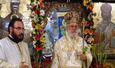 Πρόσκληση στην εις Πρεσβύτερον χειροτονίαν  του Διακόνου  Γεωργίου Κουσαθανά στην Μεγάλη Παναγιά