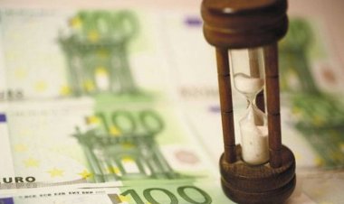 Ανακωχή μεταξύ κυβέρνησης και ΟΤΑ για τα ταμειακά διαθέσιμα, υπό το βάρος των αντιδράσεων των Δημάρχων