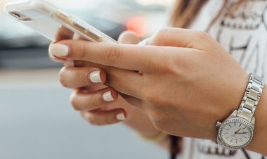 Μειώνονται οι χρεώσεις για καταναλωτές σε κλήσεις εντός Ε.Ε.