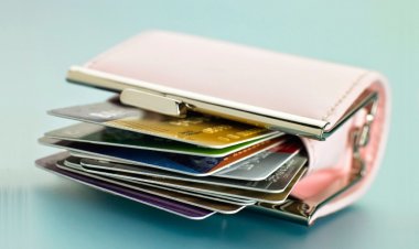 Αλλαγή τραπεζικών προμηθειών - Νέες χρεώσεις και αυξημένες προμήθειες στις χρεωστικές κάρτες - Όλες οι αλλαγές