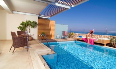 ΣΕΤΚΕ για τα Τουριστικά Καταλύματα: Υποχρέωση ή όχι η Ανάρτηση Τιμοκαταλόγου Παροχής Υπηρεσιών