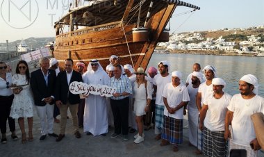 Το ιστορικό ιστιοφόρο της ξυλοναυπηγικής τέχνης του Κατάρ,  ελλιμενίζεται στο quai της Μυκόνου, για την προώθηση του Qatar World Cup 2022 (pics +vids)