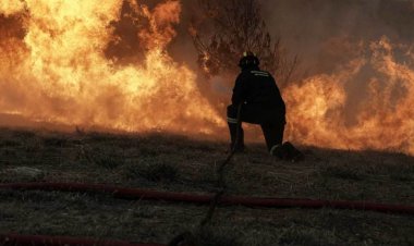 Σε «κόκκινο» συναγερμό οι Κυκλάδες σήμερα Σάββατο για ακραίο κίνδυνο πυρκαγιών (Χάρτης)