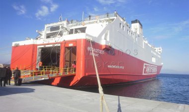 Σε ισχύ παραμένει η απαγόρευση απόπλου από Πειραιά, Ραφήνα και Λαύριο