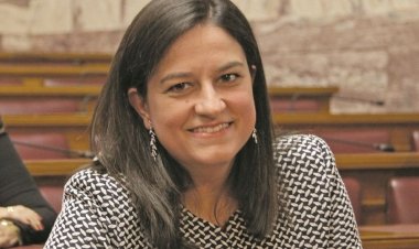 Κεραμέως: Χωρίς αναγραφή Θρησκεύματος και Ιθαγένειας οι Τίτλοι Σπουδών των Σχολείων - Τι δήλωσε η Υπουργός