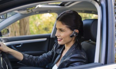 Προσοχή στη χρήση κινητού κατά την οδήγηση!! Πότε επιτρέπεται & τι ισχύει για το handsfree!! [ΦΕΚ]