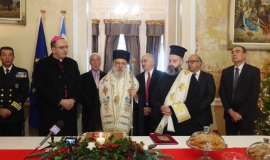 Σύρος: Έκκληση προσευχής και ευχής για την απελευθέρωση των ομήρων ναυτικών, απηύθυνε ο Σεβασμιώτατος Δωρόθεος