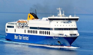 Blue Star 2: Σε εξέλιξη επιχείρηση από Ελικόπτερο και Λιμενικό για τον εντοπισμό επιβάτη που έπεσε στη θάλασσα