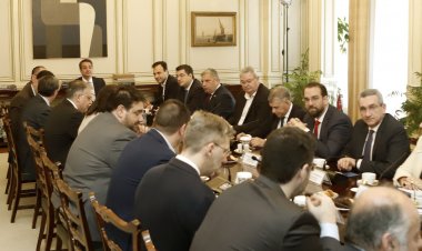 Coronavirus : Τα ιδιαίτερα θέματα των νησιών στην διαχείριση λόγω της επιδημικής κρίσης, έθεσε ο Περιφερειάρχης στη σύσκεψη υπό τον Πρωθυπουργό, στο Μέγαρο Μαξίμου