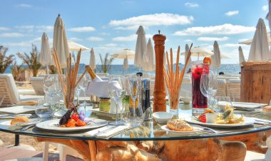 Coronavirus Travel - Restaurant: Έτσι θα λειτουργούν Εστιατόρια και Καφέ – Πρώτο… τραπέζι αντισηπτικά, μάσκες και αποστάσεις!!