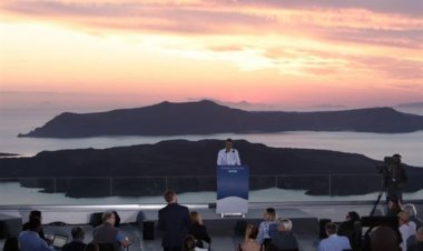Reopening of Greek Tourism: Το ηλιοβασίλεμα της Σαντορίνης σε όλα τα διεθνή μέσα