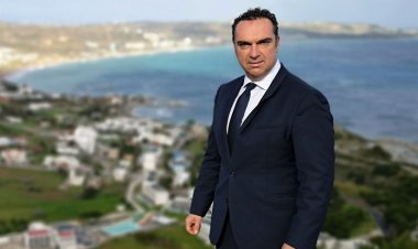 Aegean Islands - Γιάννης Φλεβάρης:  Κάπτεν «Ρ»έμο! 20.000 λεύγες κάτω από την θάλασσα