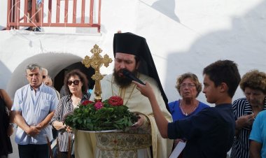 Church of Mykonos: Ύψωσης του Τιμίου Σταυρού στο "Μοναστηράκι" Ανω Μεράς