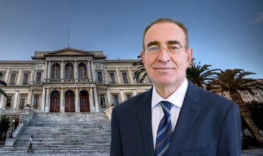 Mayor of Syros: Απάντηση Δημάρχου Σύρου στην παράταξη "Η Σύρος που Αξίζουμε" για την έκθεση αντικειμένων του Μάνου Ελευθερίου