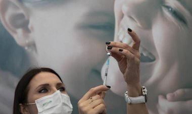 Coronavirus Vaccination: Πώς θα δείτε αν ανήκετε στις πρώτες ομάδες για το εμβόλιο!! Ραντεβού με sms στο 13034