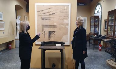 MP katerina Monogiou: Επίσκεψη της Κατερίνας Μονογυιού στο Βιομηχανικό Μουσείο Ερμούπολης