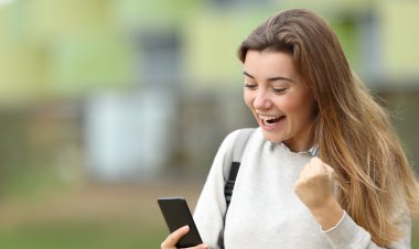 Panhellenic exam results: Με sms στο κινητό των υποψηφίων τα αποτελέσματα των πανελλαδικών