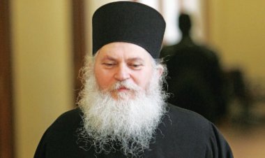 Coronavirus Disease: Με κορωνοϊό νοσηλεύεται ο ηγούμενος της Μονής Βατοπεδίου Εφραίμ