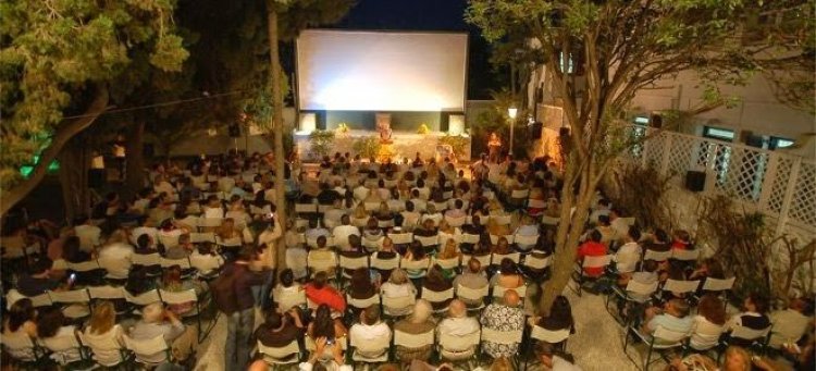 Open-air cinemas:From Monaco to Mykonos - Ο Independent «υποκλίνεται» στο Σινέ Μαντώ της Μυκόνου