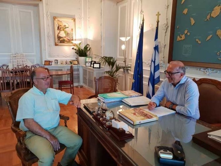 Συνάντηση εργασίας του Αντιπεριφερειάρχη Γ.Λεονταρίτη με τον Δήμαρχο Θήρας Ν. Ζώρζο