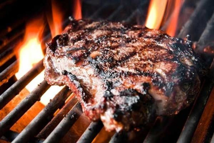 Διατροφή: Τι οφέλη έχει το «καμένο» κρέας