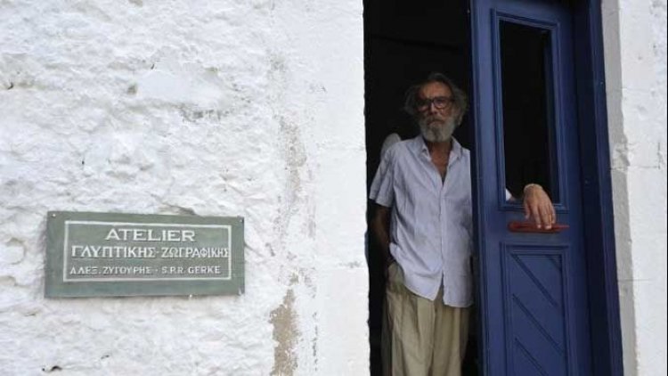 Αλ. Ζυγούρης, ο γλύπτης που δαμάζει την ύλη ζώντας ασκητικά στην άκρη του Αιγαίου