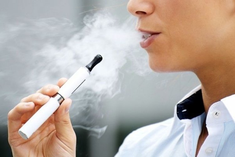 Λιγότερα καρκινογόνα με e-τσιγάρα, υποκατάστατα νικοτίνης