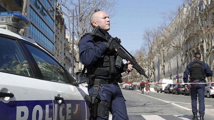 Συναγερμός σε όλη την Ευρώπη μετά την έκρηξη φακέλου - βόμβα στα γραφεία του ΔΝΤ στο Παρίσι - Ψάχνουν πακέτα - βόμβες από την Ελλάδα!