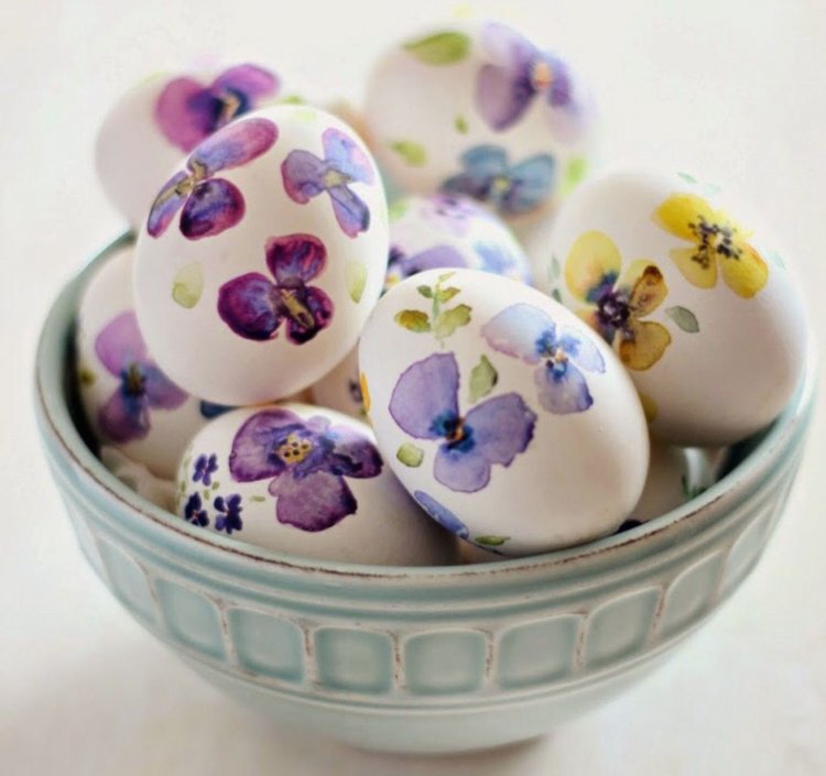 Βάψτε αυγά με υλικά που υπάρχουν στην κουζίνα σας!! Πειραματιστείτε!! Έχει πλάκα!!