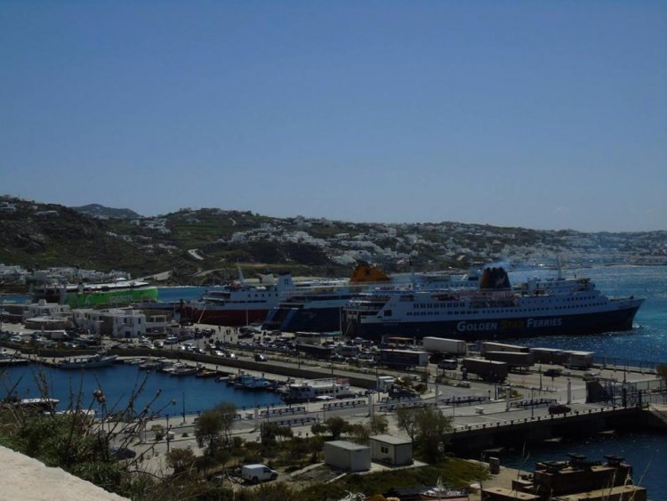 Δεμένα τα πλοία στα λιμάνια λόγω της συμμετοχής της ΠΝΟ στην 24ωρη απεργία της ΓΣΕΕ