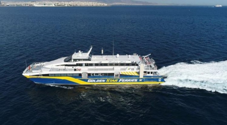 Επιστρέφει στον Πειραιά στο το επιβατηγό καταμαράν Supercat 3 με 127 επιβάτες λόγω βλάβης