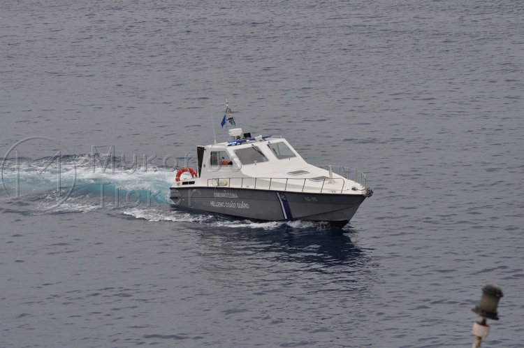 Μύκονος: Μηχανική βλάβη ιδιωτικού πνευστού σκάφους στις βραχώδεις ακτές της Ρήνειας