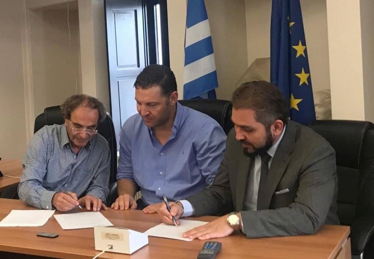 Τήνος: Επισφραγίστηκε η συμφωνία με την Hellenic Seaplanes για τη χωροθέτηση και αδειοδότηση του υδατοδρομίου