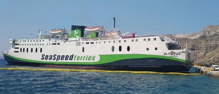 Santorini : Πρόσκρουση του Ε/Γ-Ο/Γ πλοίου “Olympus” με 17 επιβάτες στο λιμάνι της Σαντορίνης