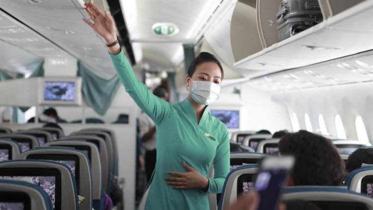 Flying During Coronavirus: Ο νέος «χάρτης» για τις πτήσεις, αυστηρότεροι υγειονομικοί κανόνες, λιγότερες πτήσεις